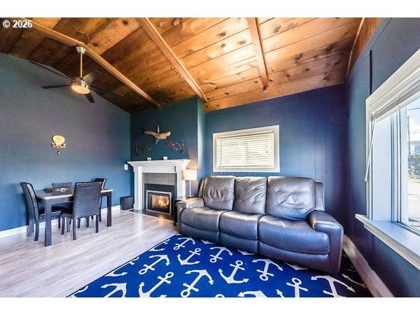 3310 NW JETTY AVE #1, Lincoln City, OR 97367