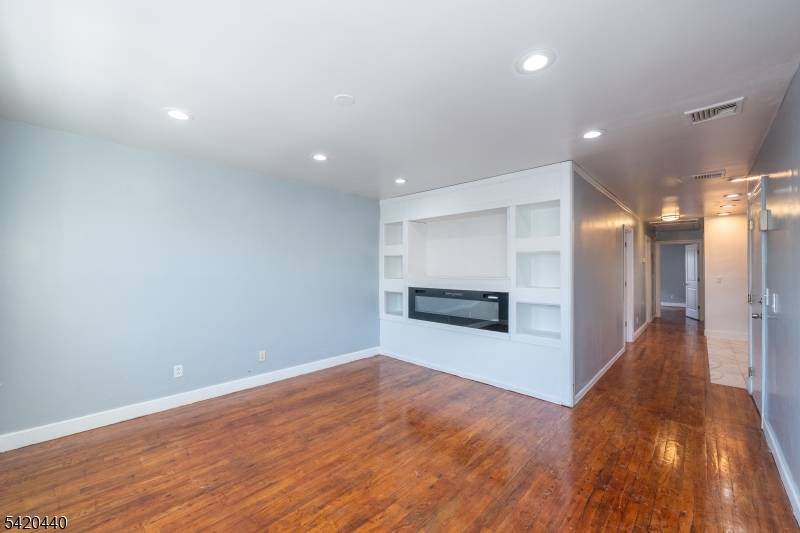 28 Highland St, Paterson City, NJ 07524