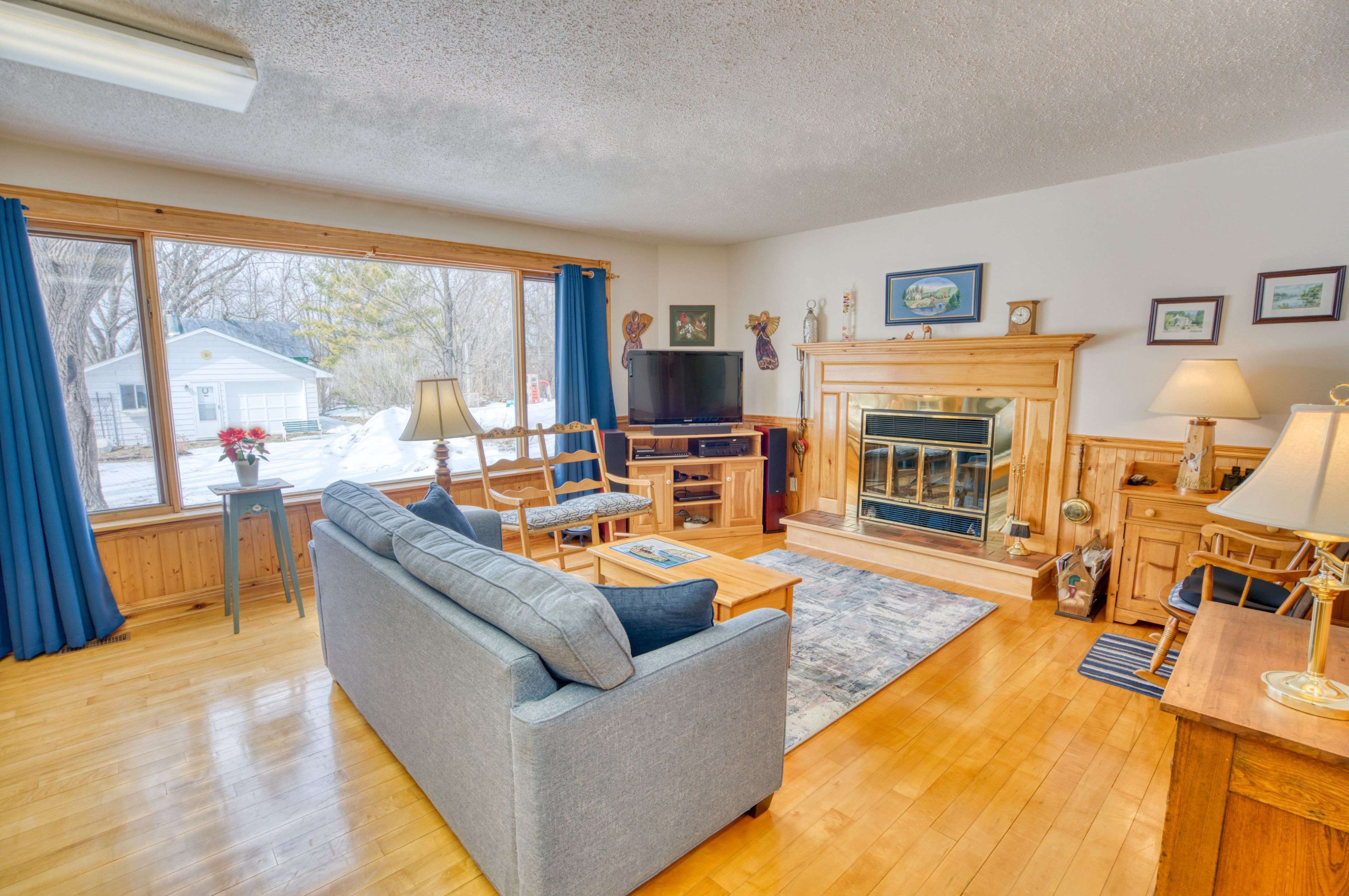 34 Church ST, Westport, ON K0G 1X0