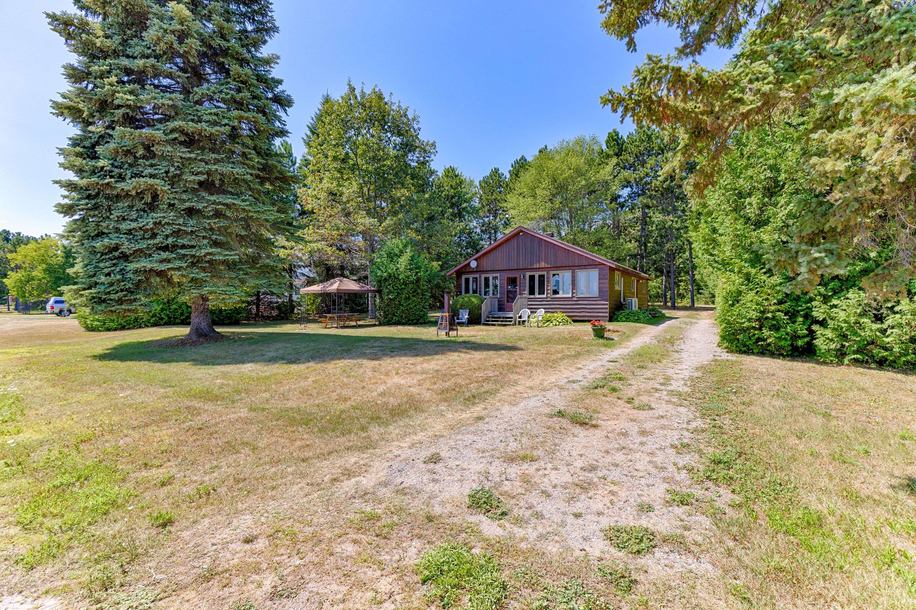 1077 Lake Clear RD, Bonnechere Valley, ON K0J 1T0
