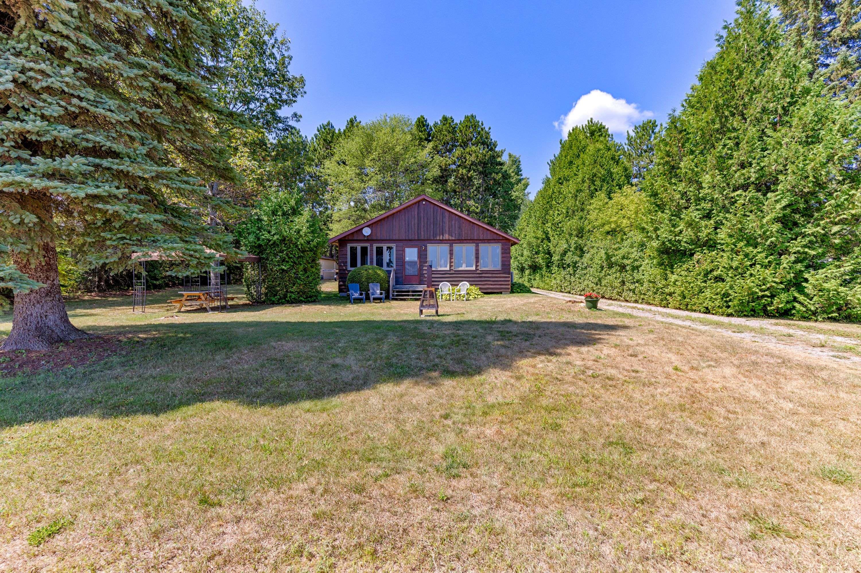 1077 Lake Clear RD, Bonnechere Valley, ON K0J 1T0