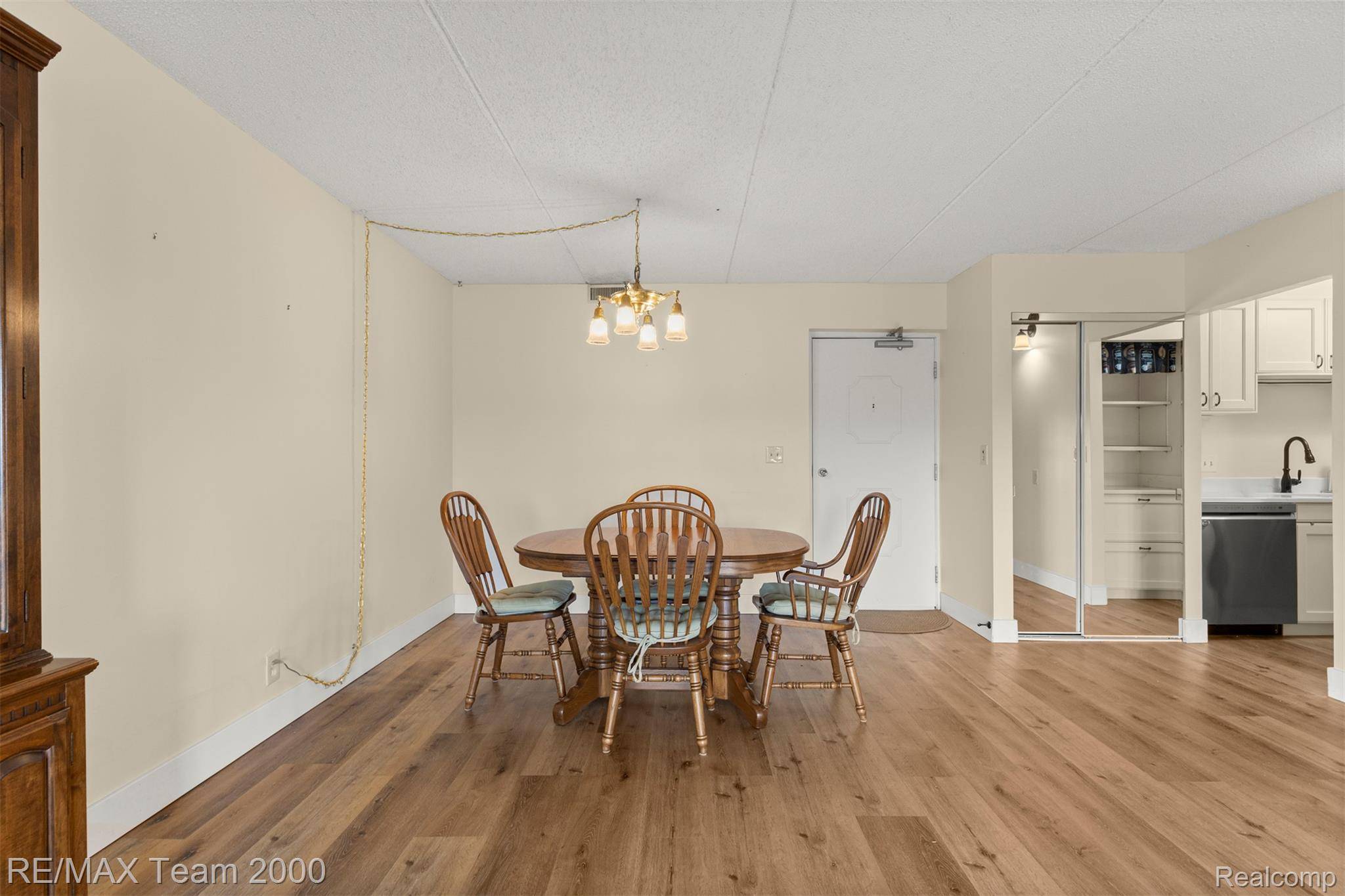 21800 Morley AVE #417, Dearborn, MI 48124