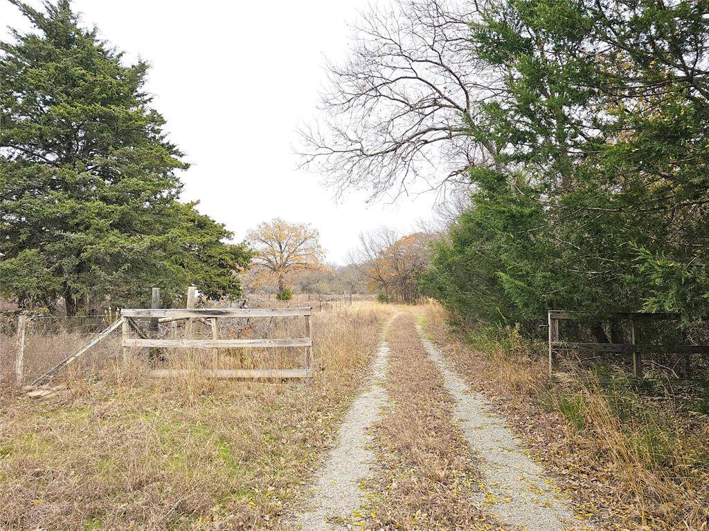 2240 County Road 2162, Barry, TX 75102