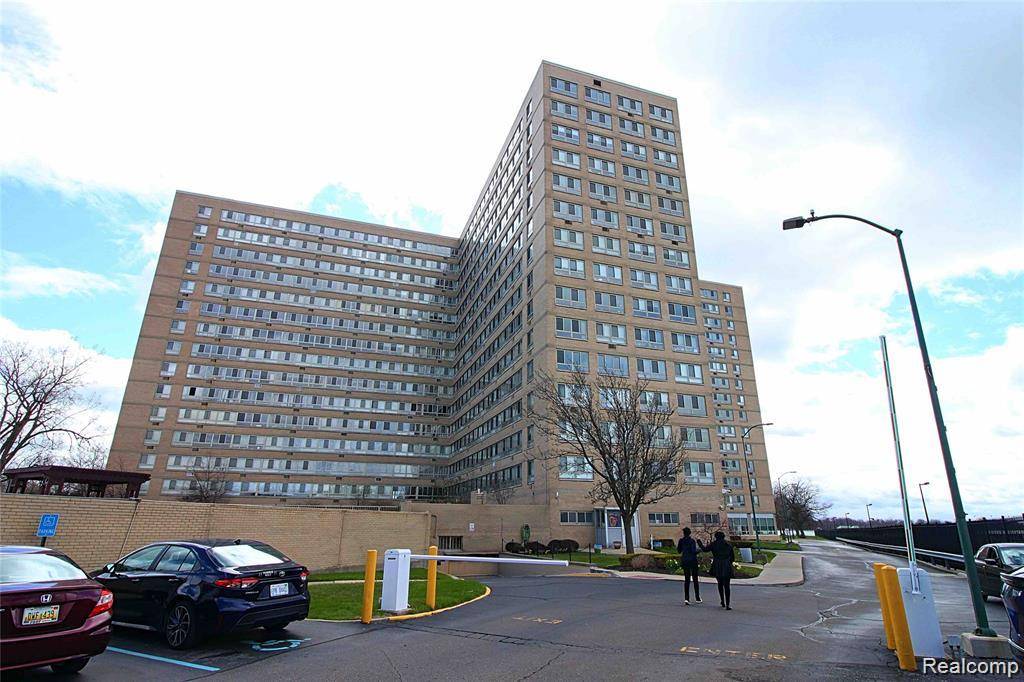 8900 E Jefferson AVE #916, Detroit, MI 48214