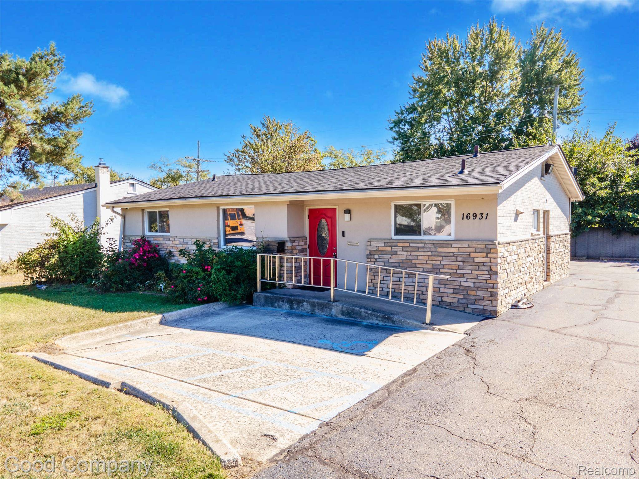 16931 W 10 Mile RD, Southfield, MI 48075