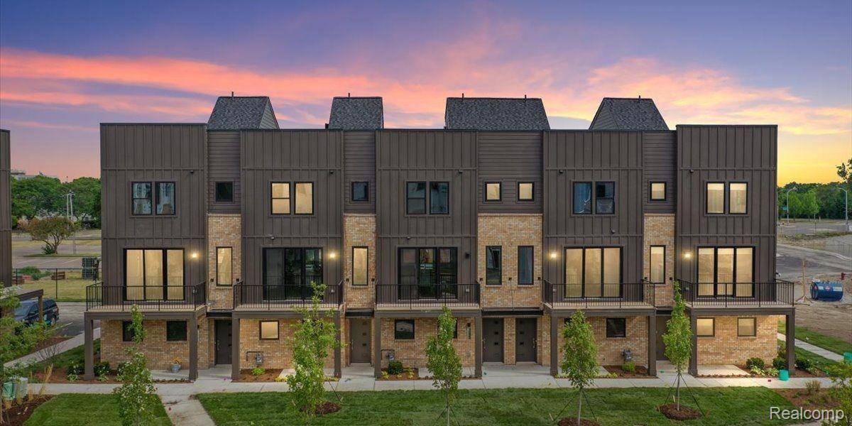 1058 Hampton CIR #74, Detroit, MI 48207