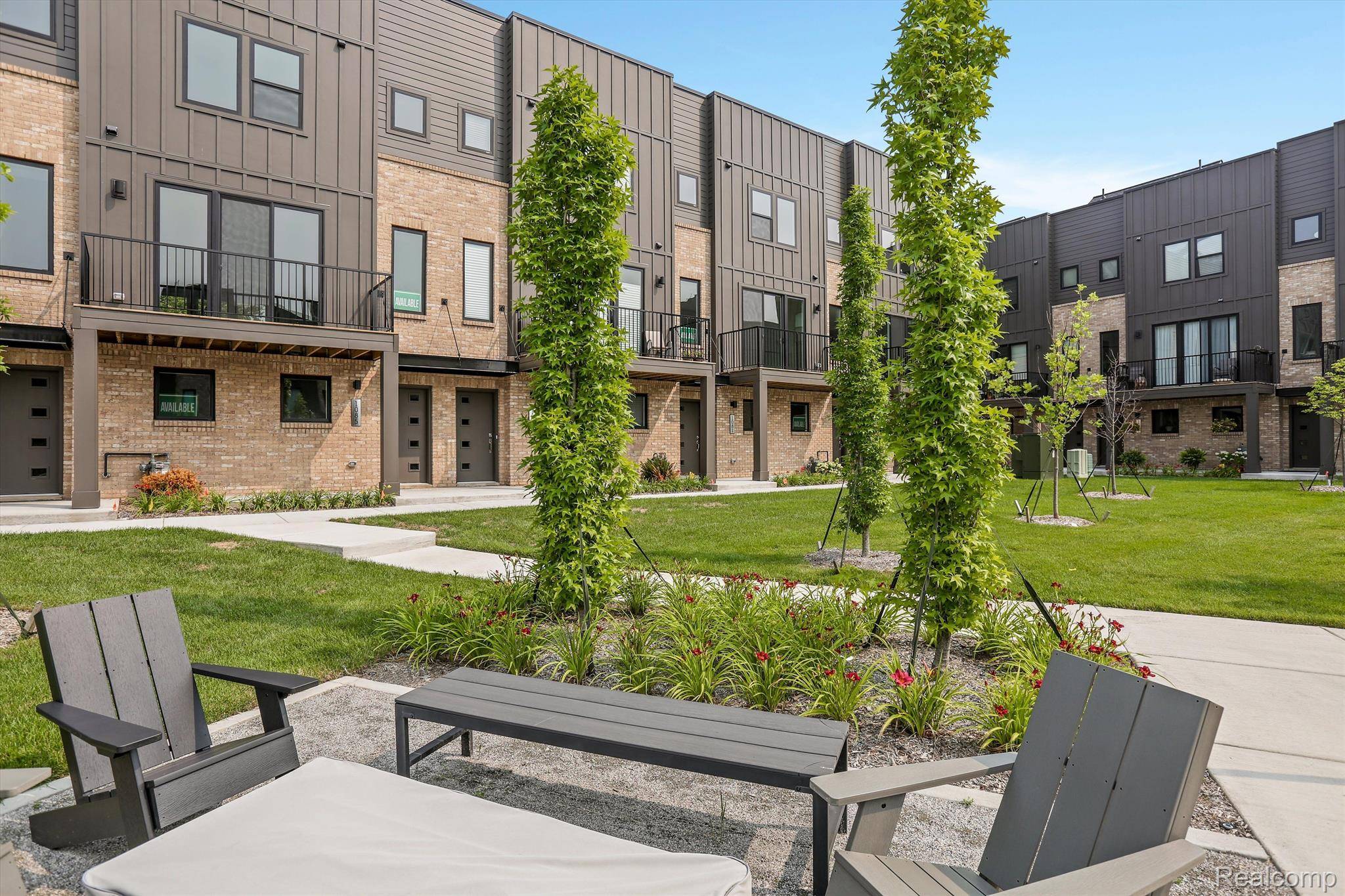 1058 Hampton CIR #74, Detroit, MI 48207