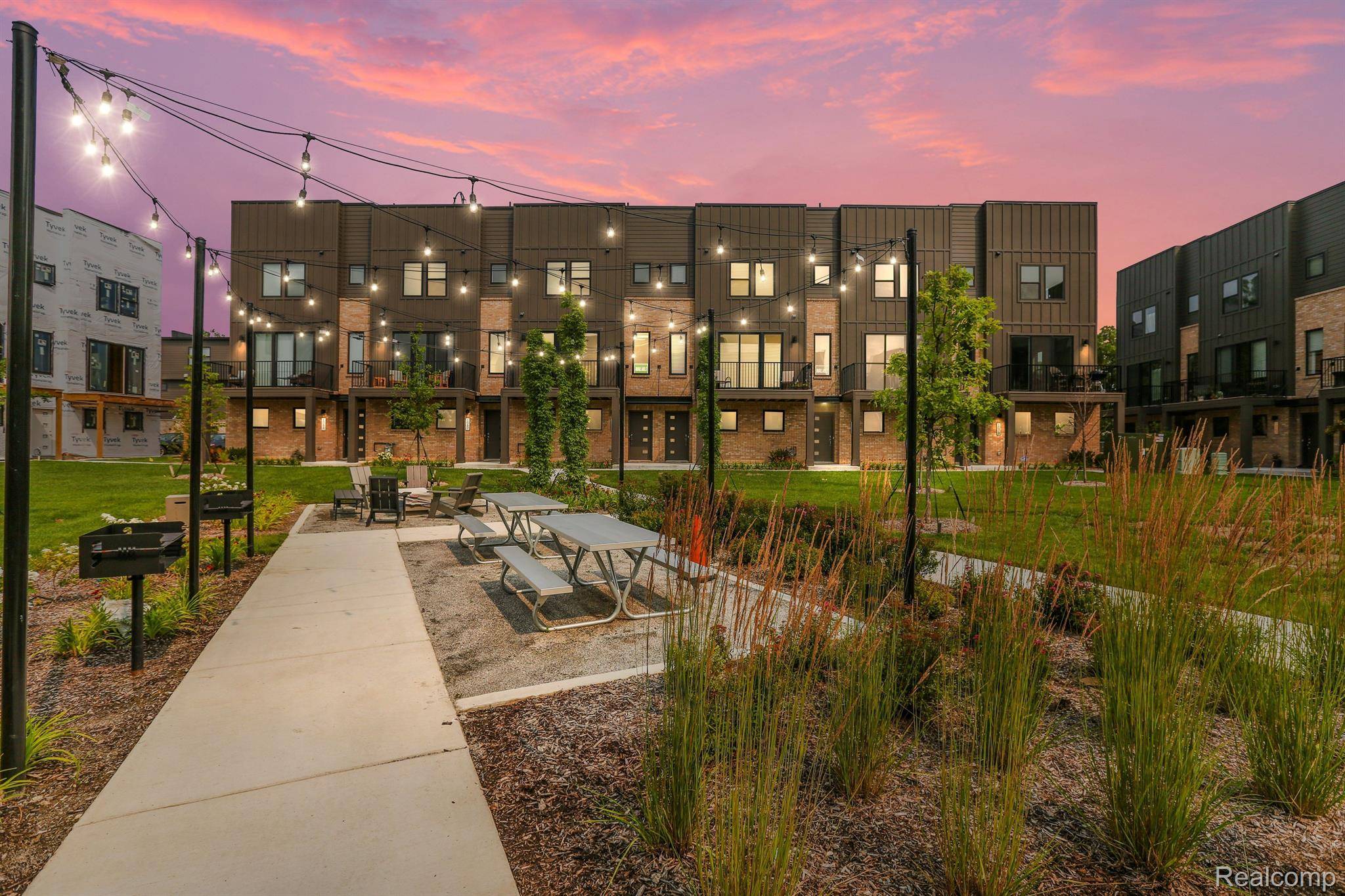 1058 Hampton CIR #74, Detroit, MI 48207