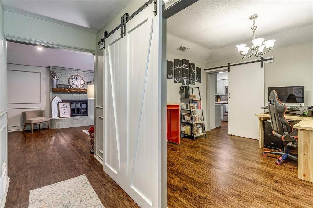 2123 Valleydale Drive, Arlington, TX 76013