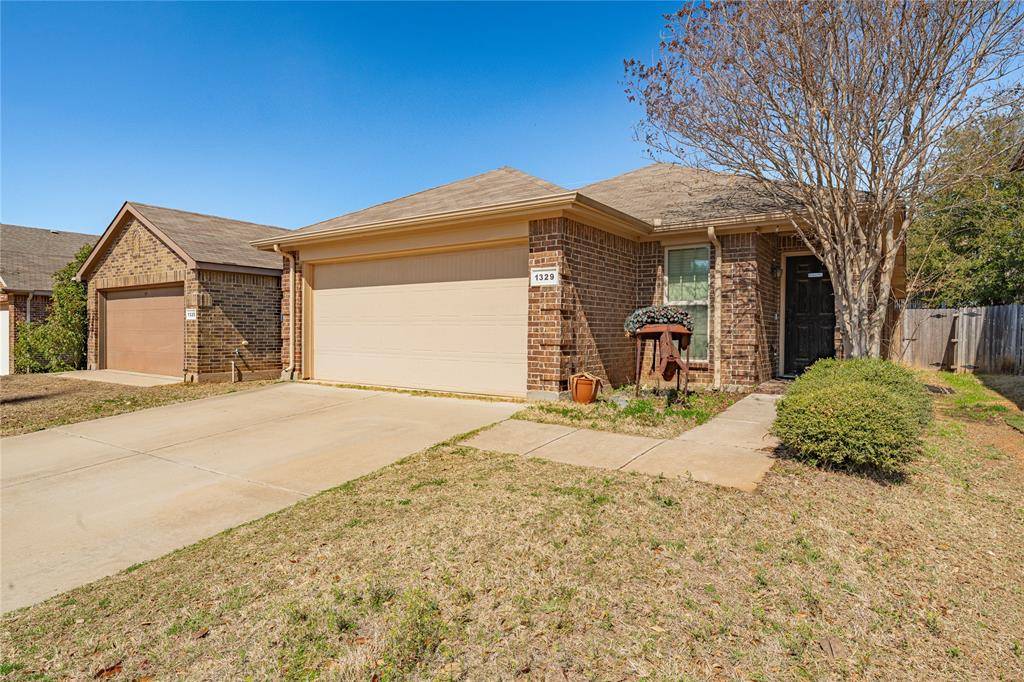 1329 Briarwood Drive, Azle, TX 76020