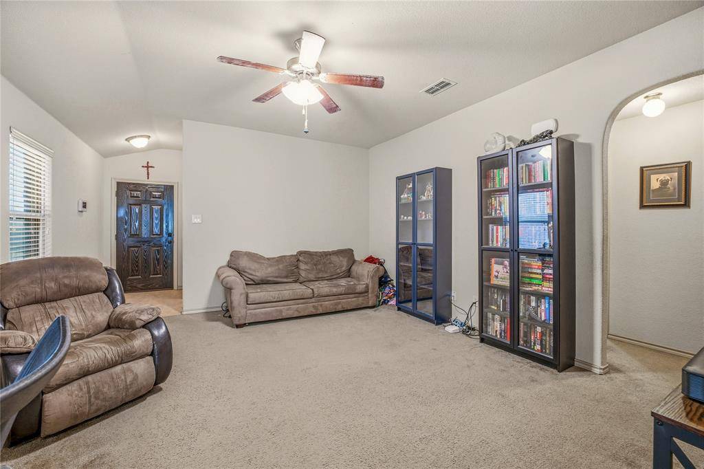 1329 Briarwood Drive, Azle, TX 76020