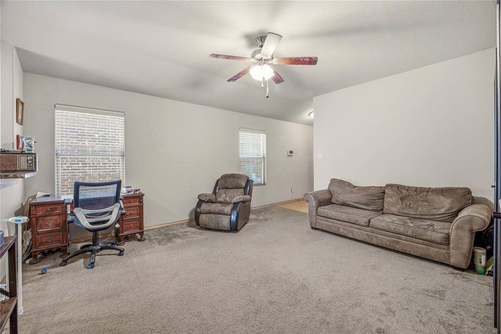 1329 Briarwood Drive, Azle, TX 76020
