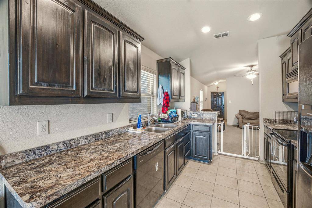1329 Briarwood Drive, Azle, TX 76020