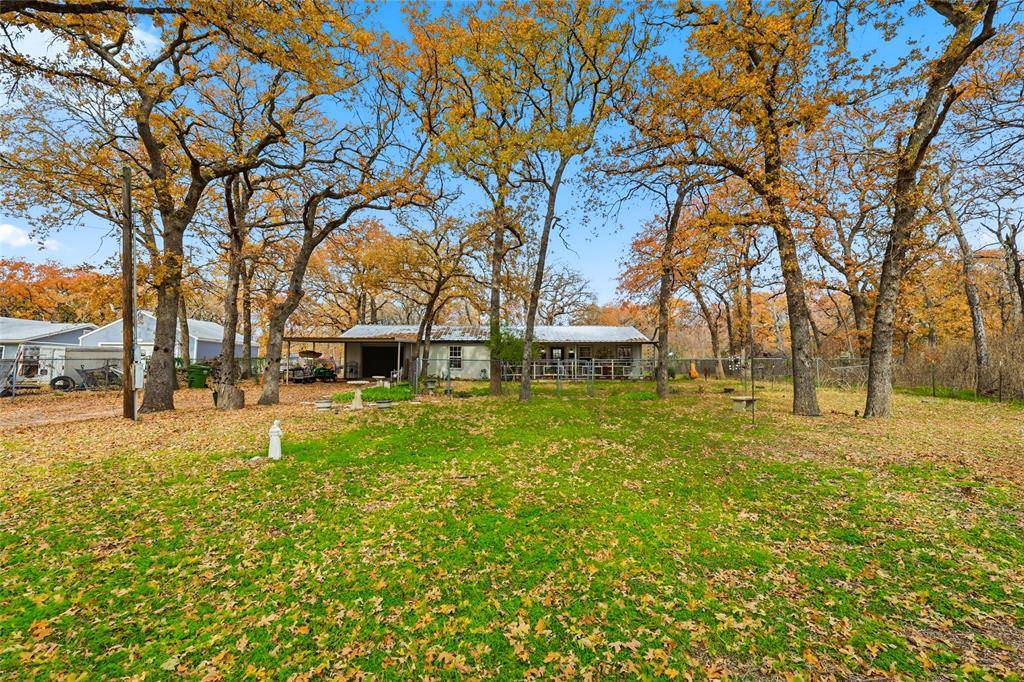 1051 Meadow Oaks Street, Reno, TX 76020