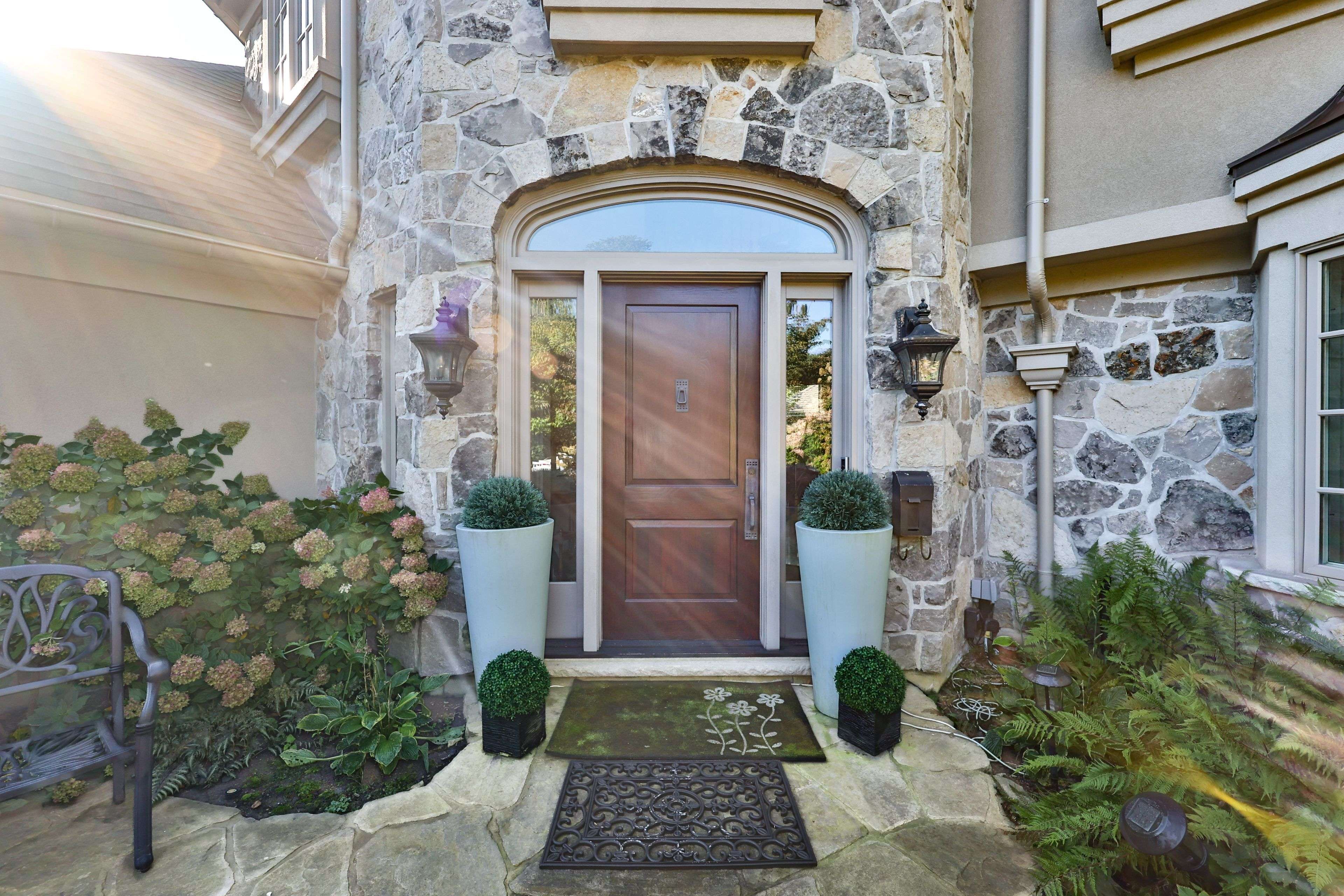 342 Pomona AVE, Burlington, ON L7N 1T5