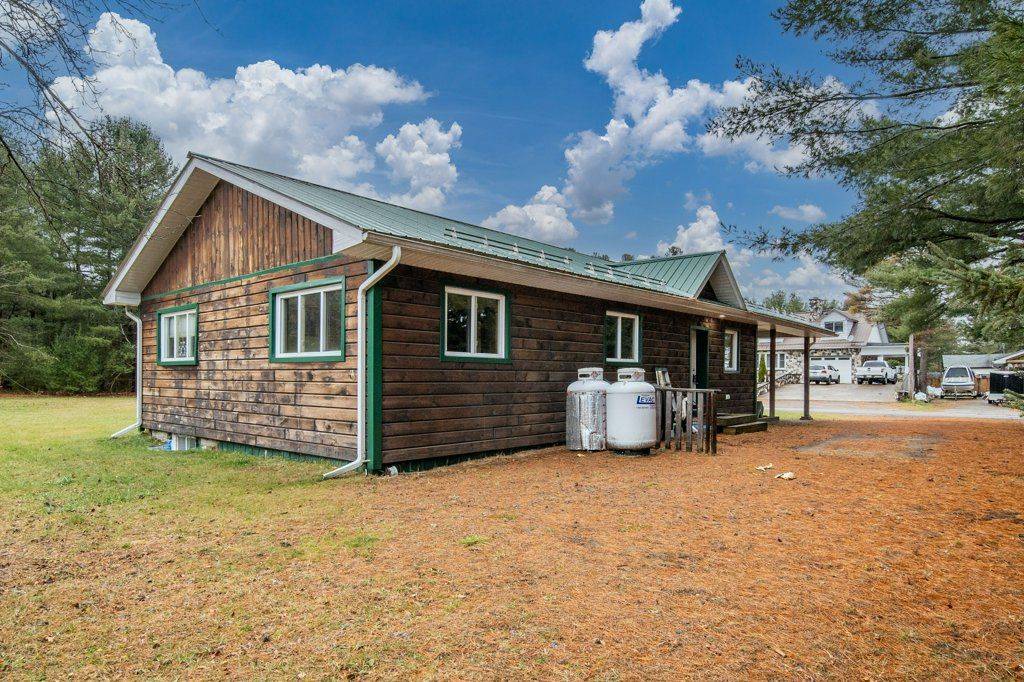 14 West Park LN, Addington Highlands, ON K0H 2G0