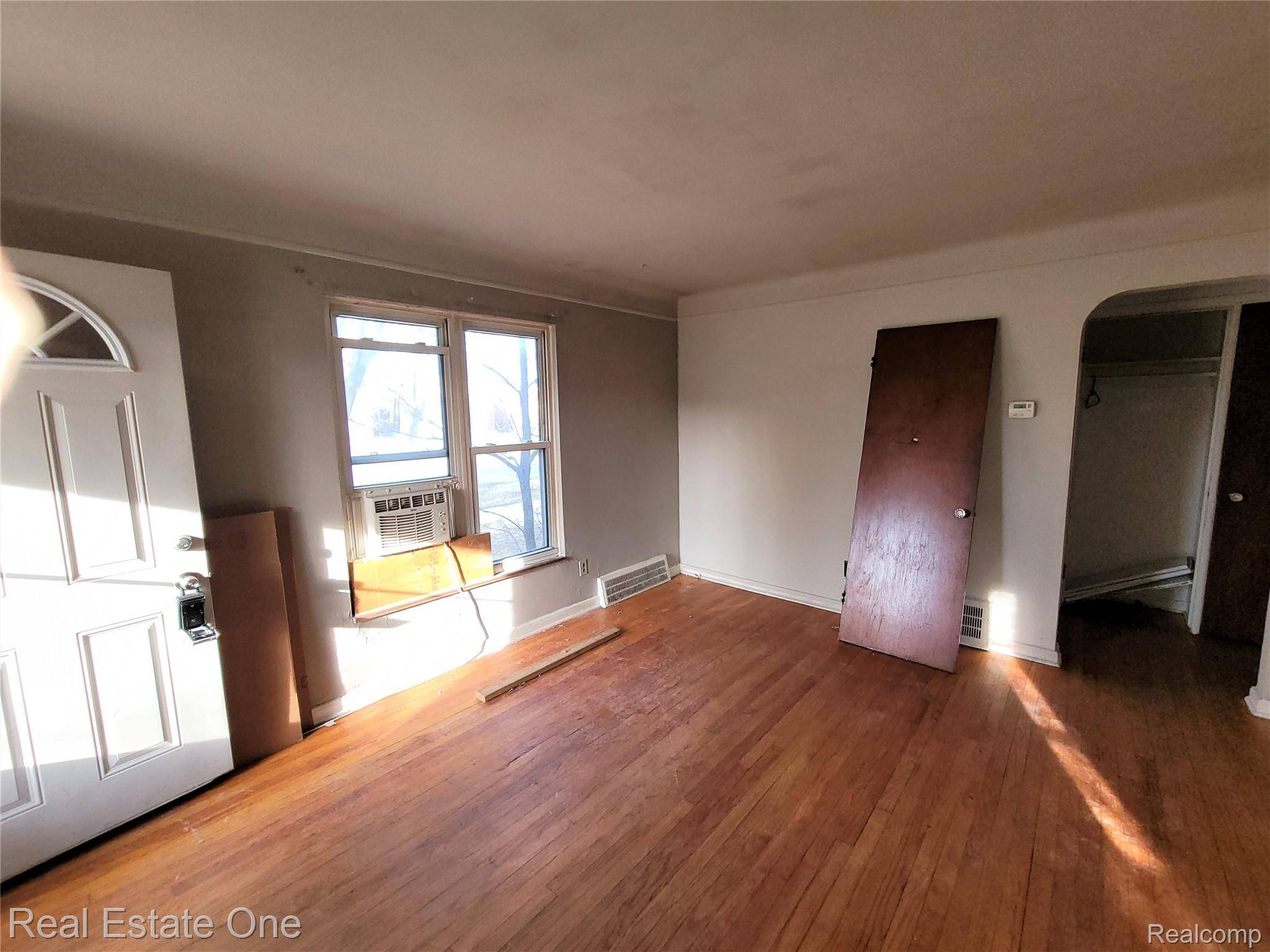 10339 Tireman AVE, Dearborn, MI 48126