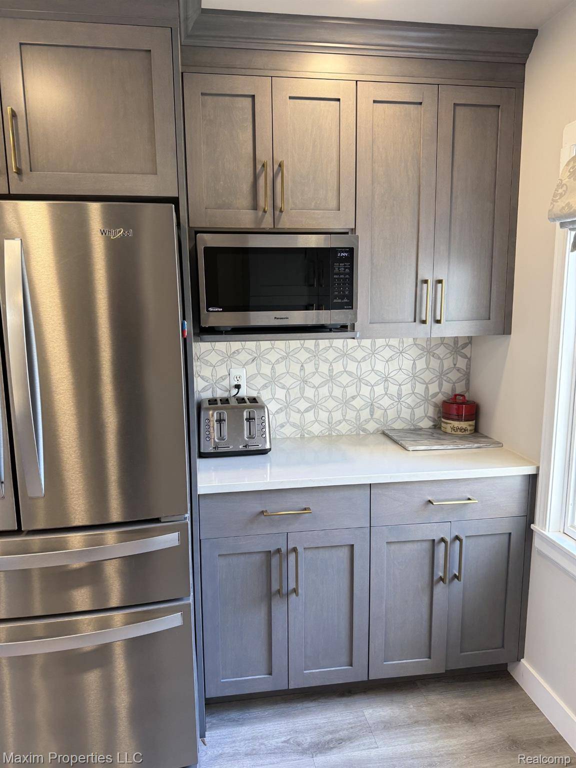 164 Stratford LN, Rochester Hills, MI 48309