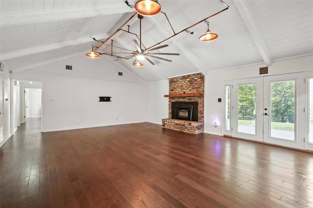 8152 S Lakeshore Drive, Shreveport, LA 71119