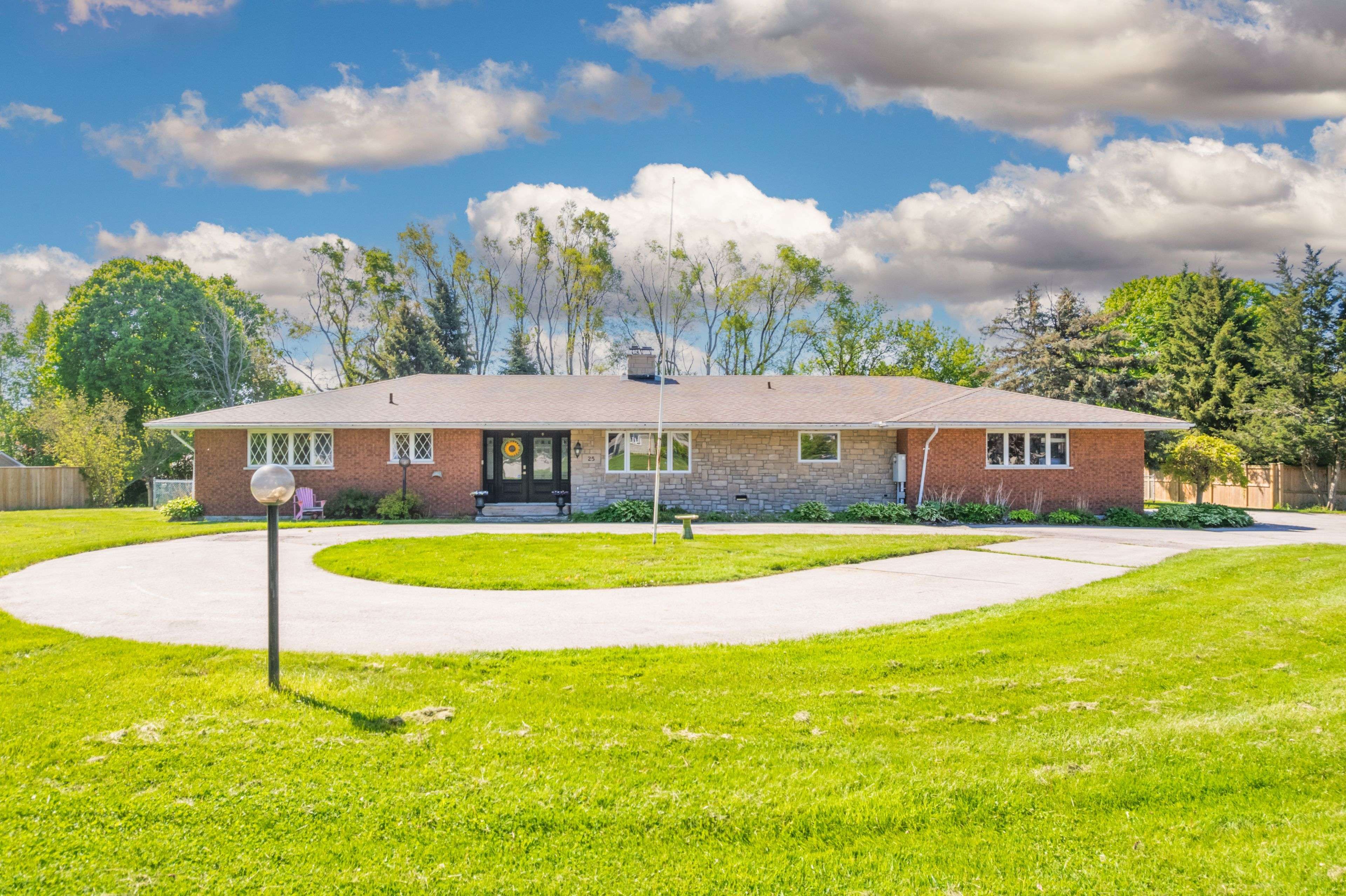 25 Singleton ST, Brighton, ON K0K 1H0