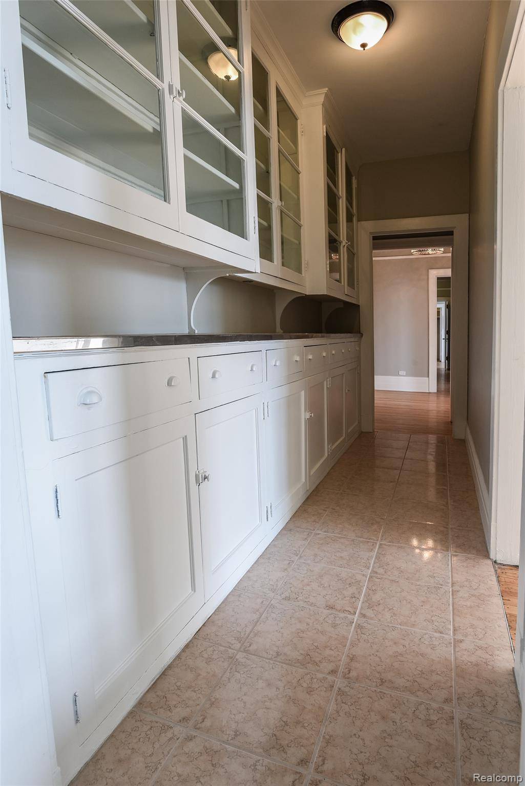 8120 E Jefferson #7H, Detroit, MI 48214