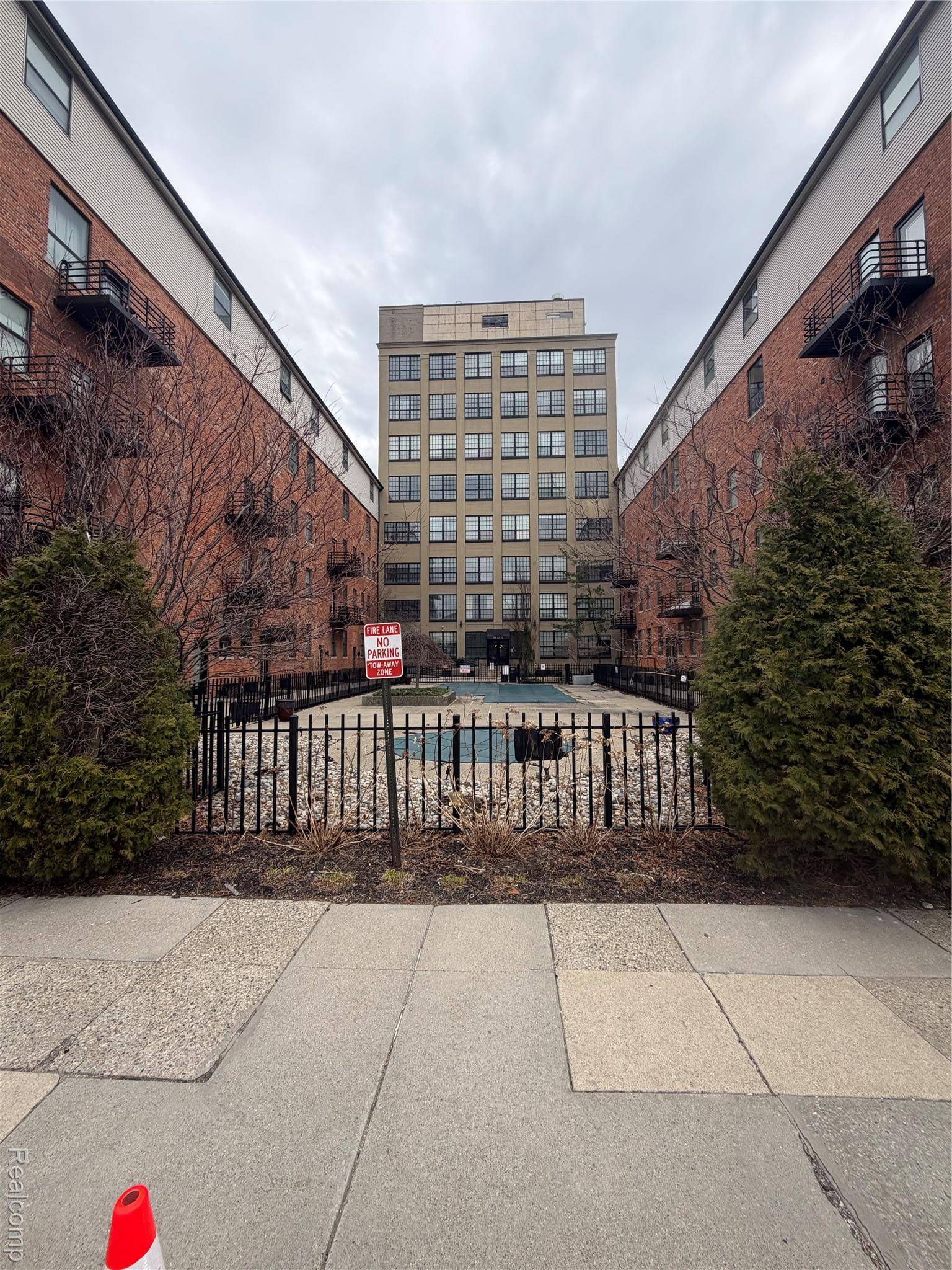 6533 E Jefferson AVE #221W, Detroit, MI 48207