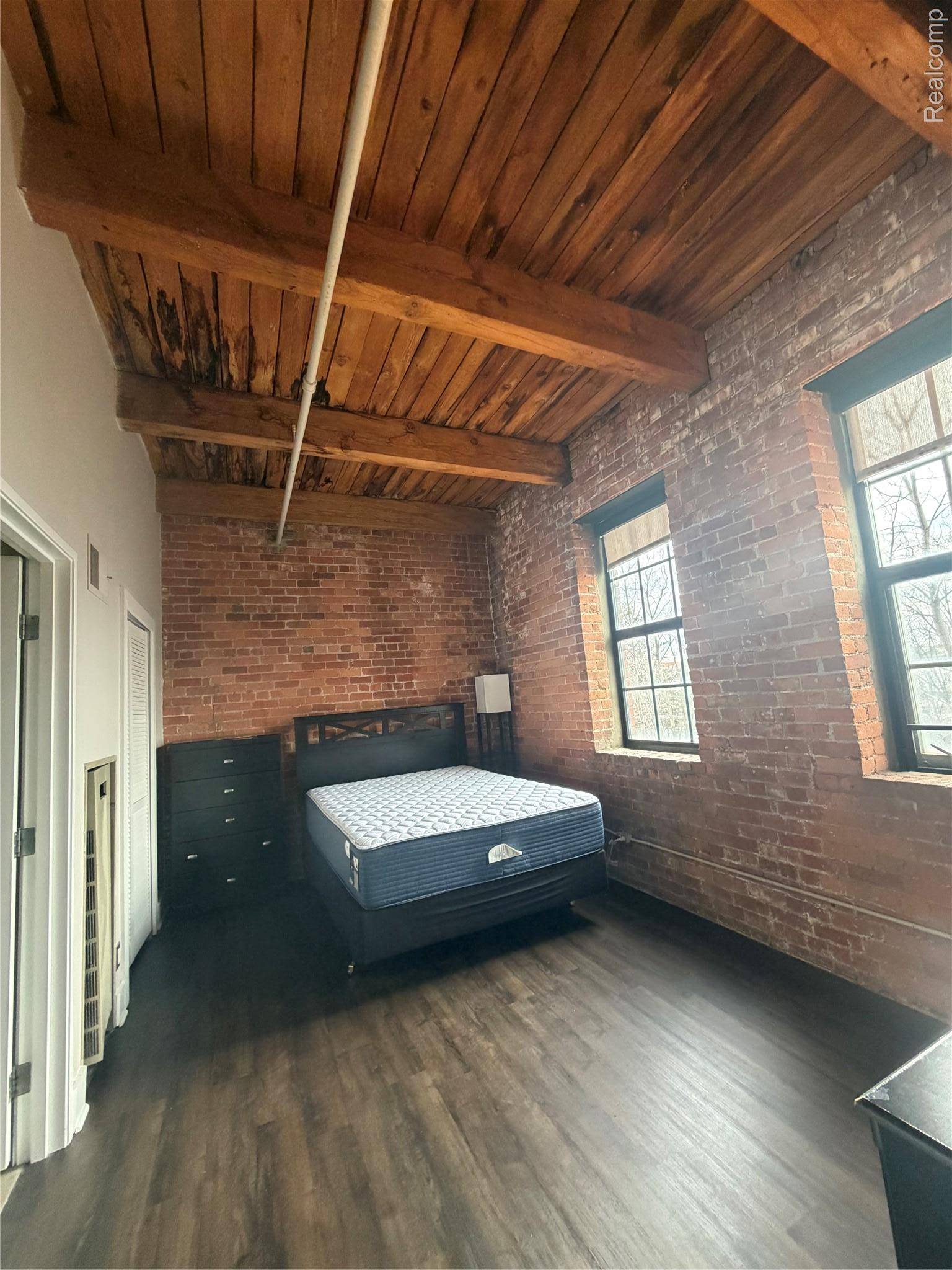 6533 E Jefferson AVE #221W, Detroit, MI 48207