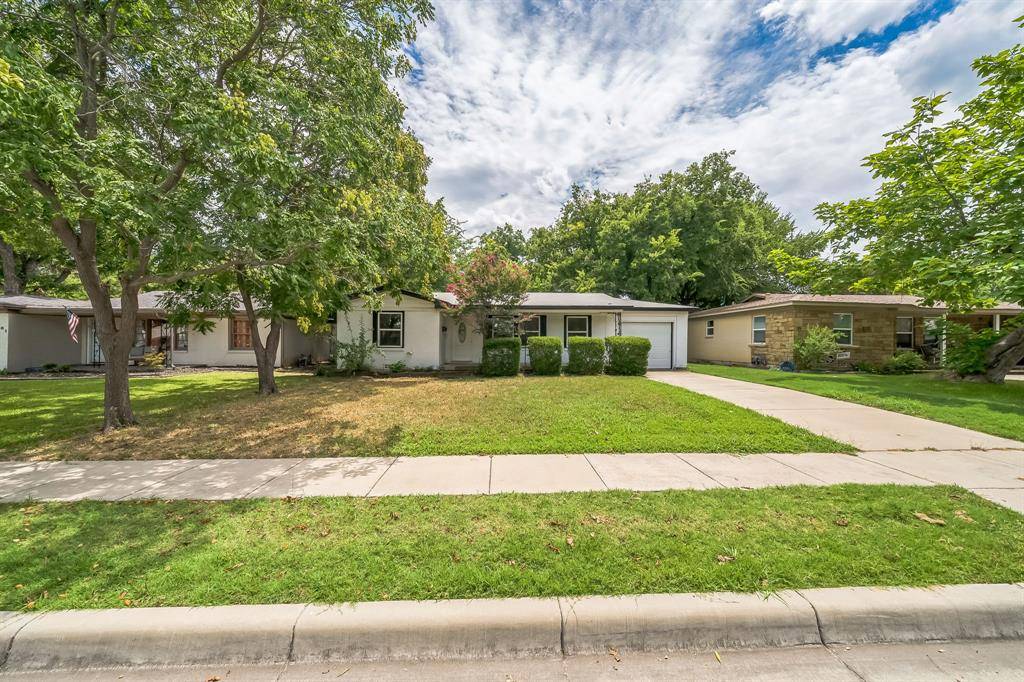 5605 Dennis Avenue, Fort Worth, TX 76114