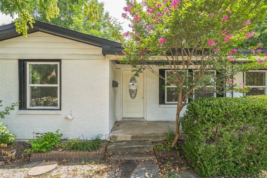 5605 Dennis Avenue, Fort Worth, TX 76114