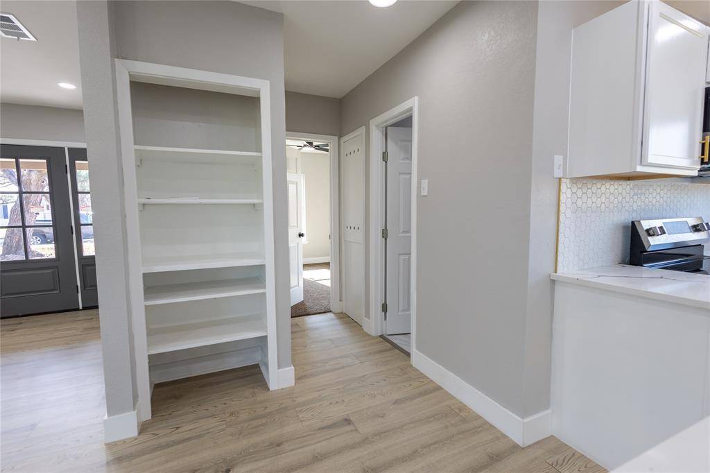 606 SE 10th Street, Grand Prairie, TX 75051