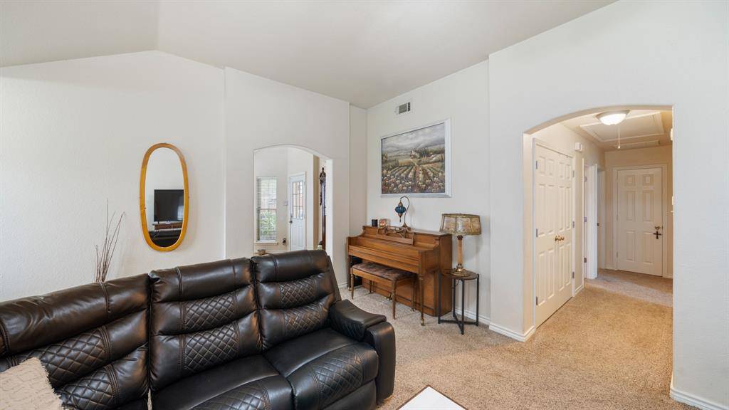 121 W Oneal Street, Wills Point, TX 75169