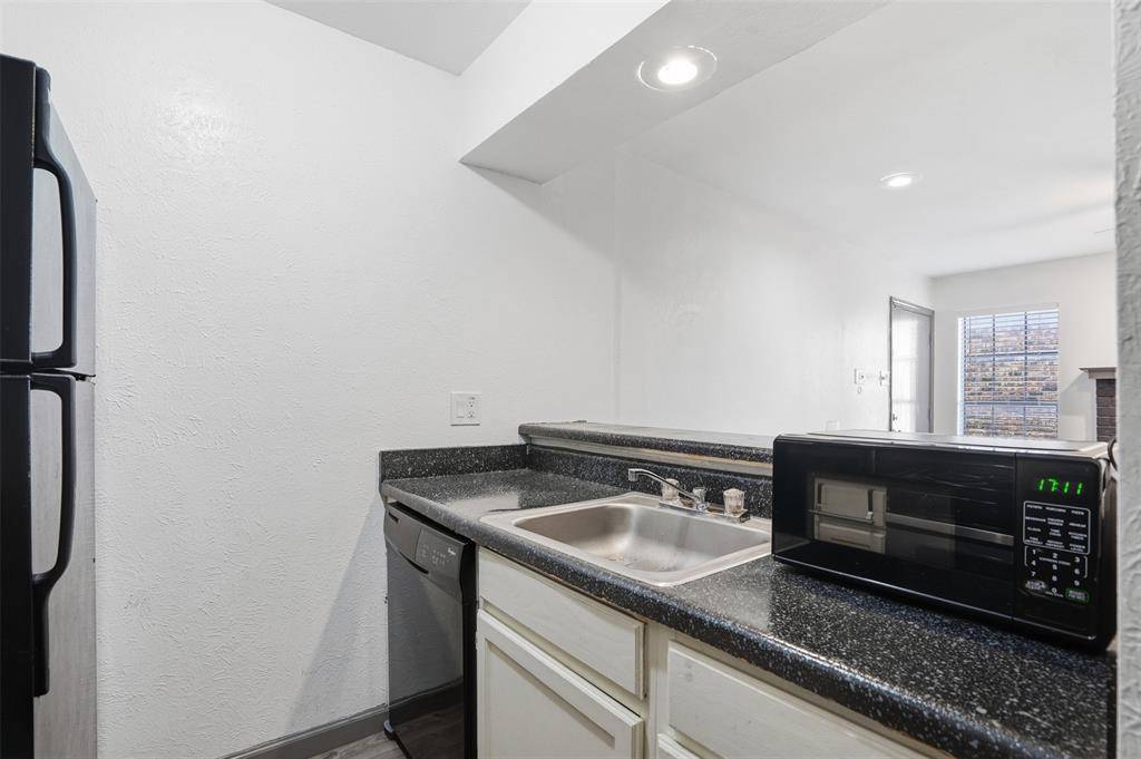 9520 Royal Lane #207, Dallas, TX 75243