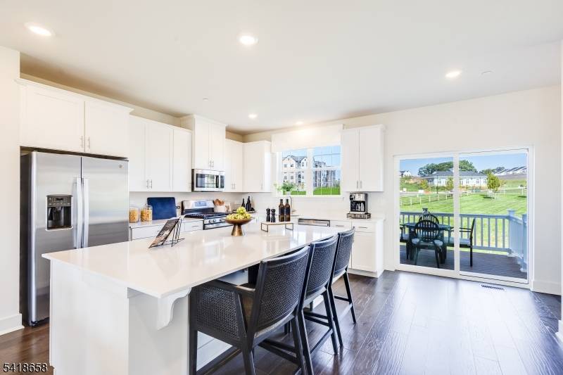 81 Eastwood Ter, East Hanover Twp., NJ 07936