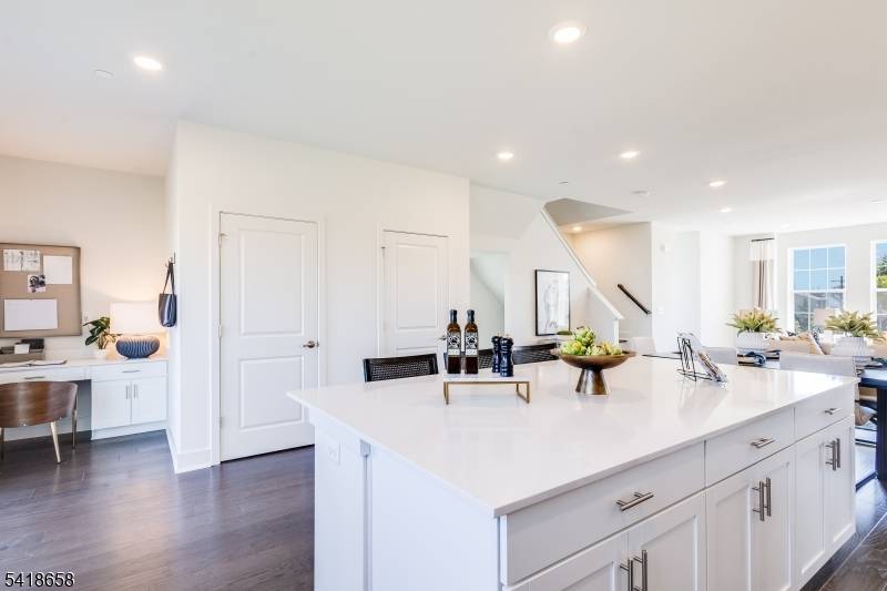 81 Eastwood Ter, East Hanover Twp., NJ 07936