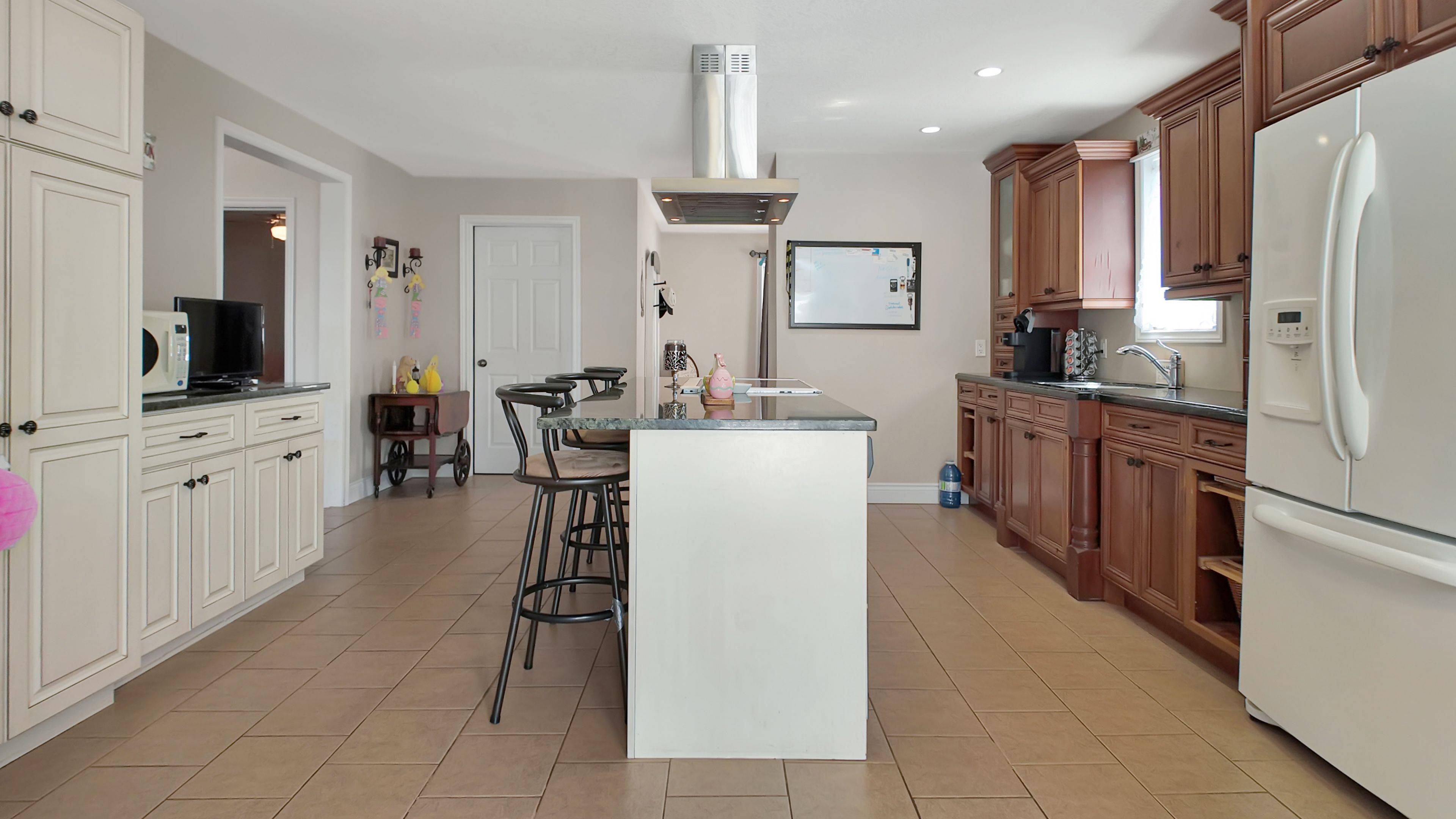 370 6th AVE, Hanover, ON N4N 2E9