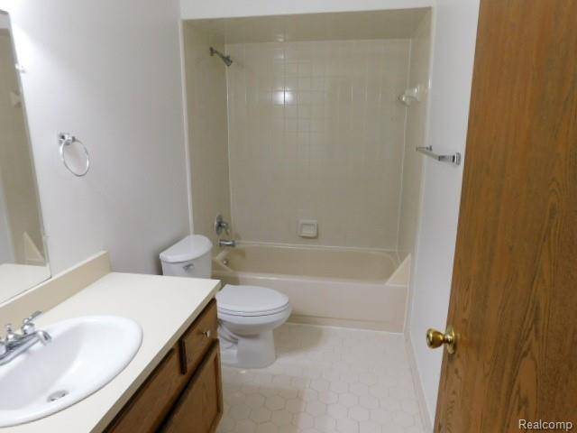 48576 SUGARBUSH RD #59, Chesterfield Township, MI 48047