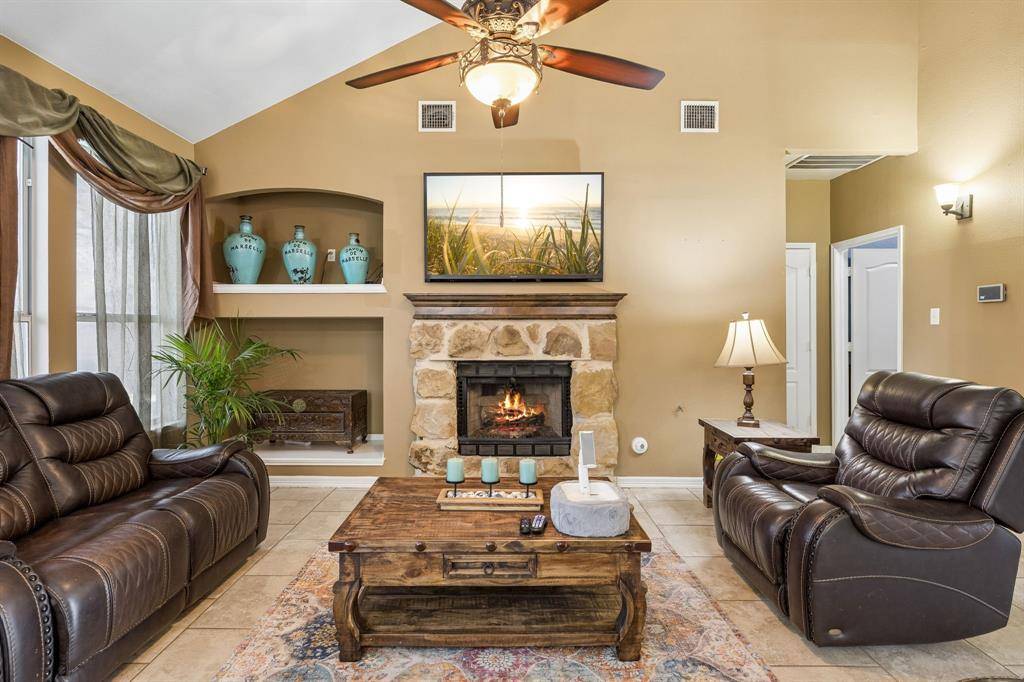 3103 Mason Avenue, Corinth, TX 76210