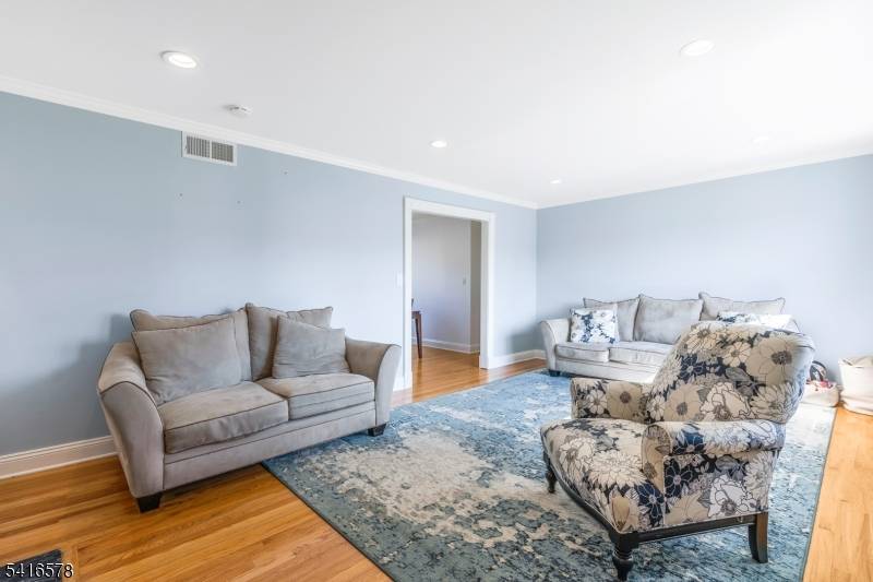 230 Melrose Ave, Middlesex Boro, NJ 08846