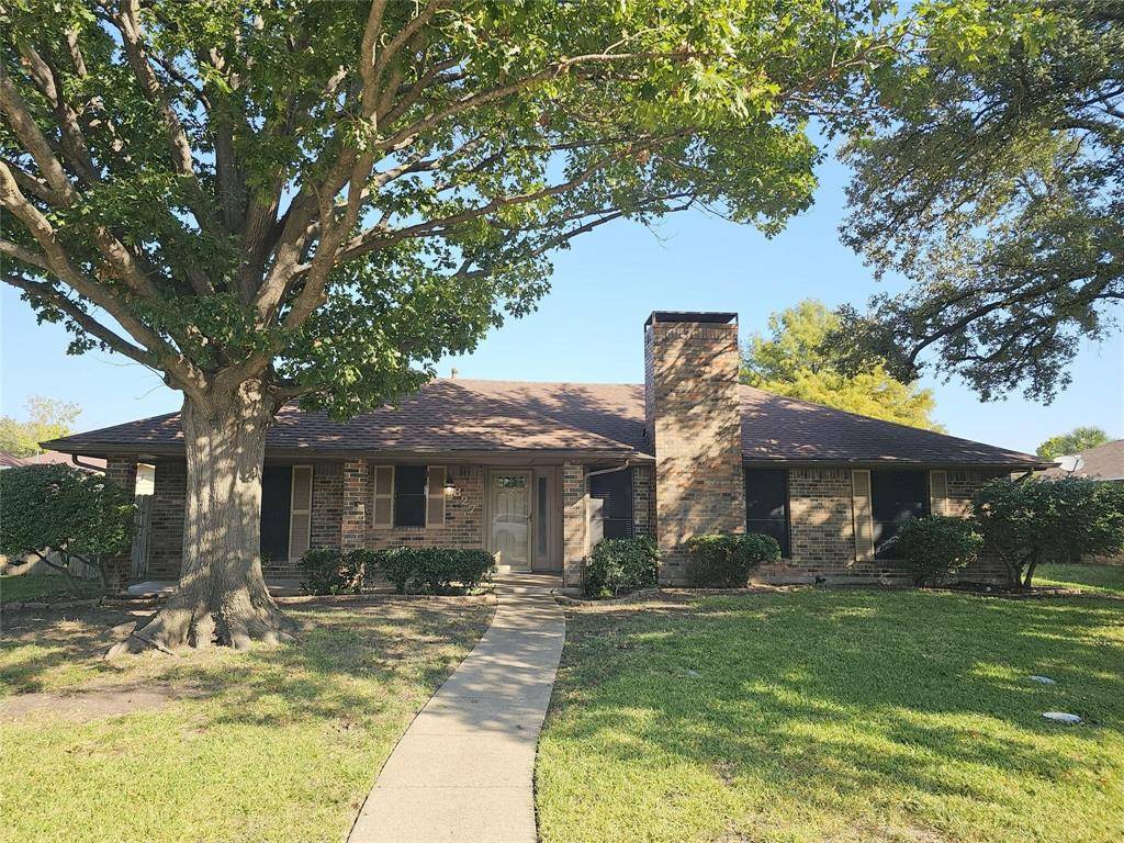 827 Meandering Way, Mesquite, TX 75150