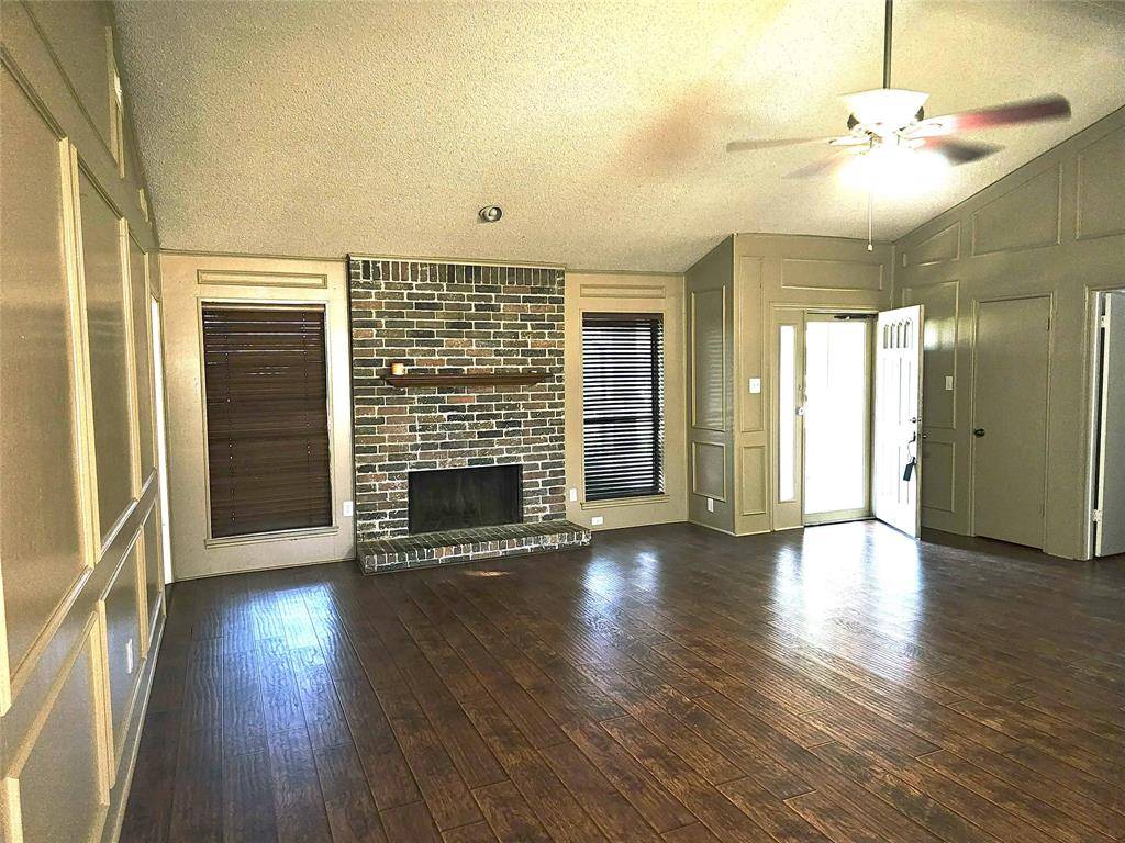 827 Meandering Way, Mesquite, TX 75150