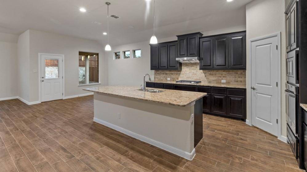 10424 SUNSET SHORE Drive, Grand Prairie, TX 76065