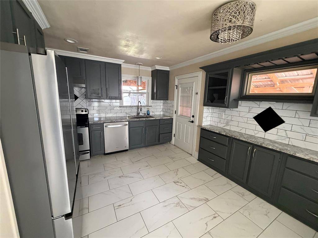 4216 Phoenix Drive, Carrollton, TX 75010