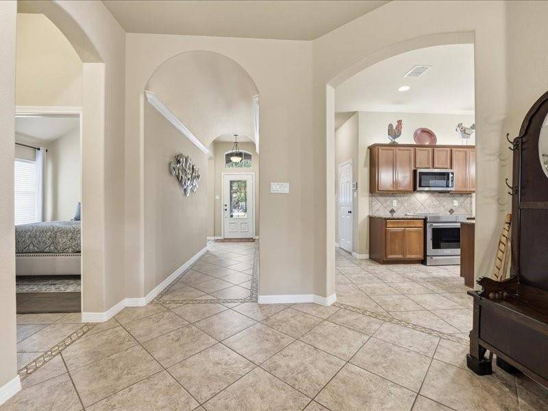 5524 Plata Lane, Benbrook, TX 76126