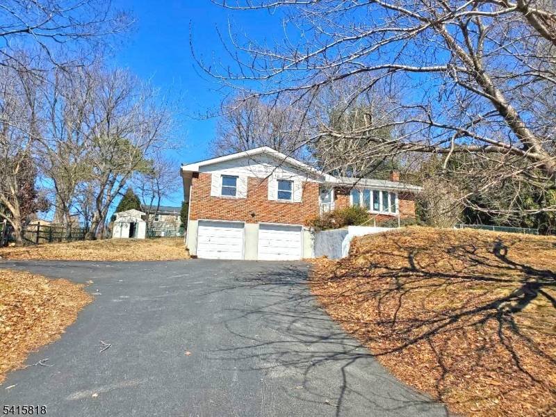 52 Valley View Rd, High Bridge Boro, NJ 08829