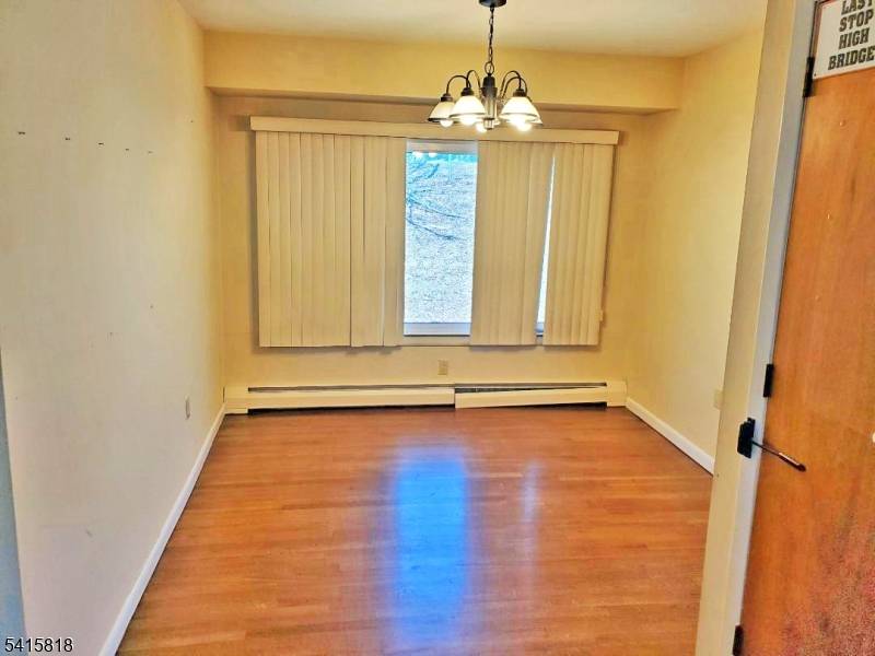 52 Valley View Rd, High Bridge Boro, NJ 08829