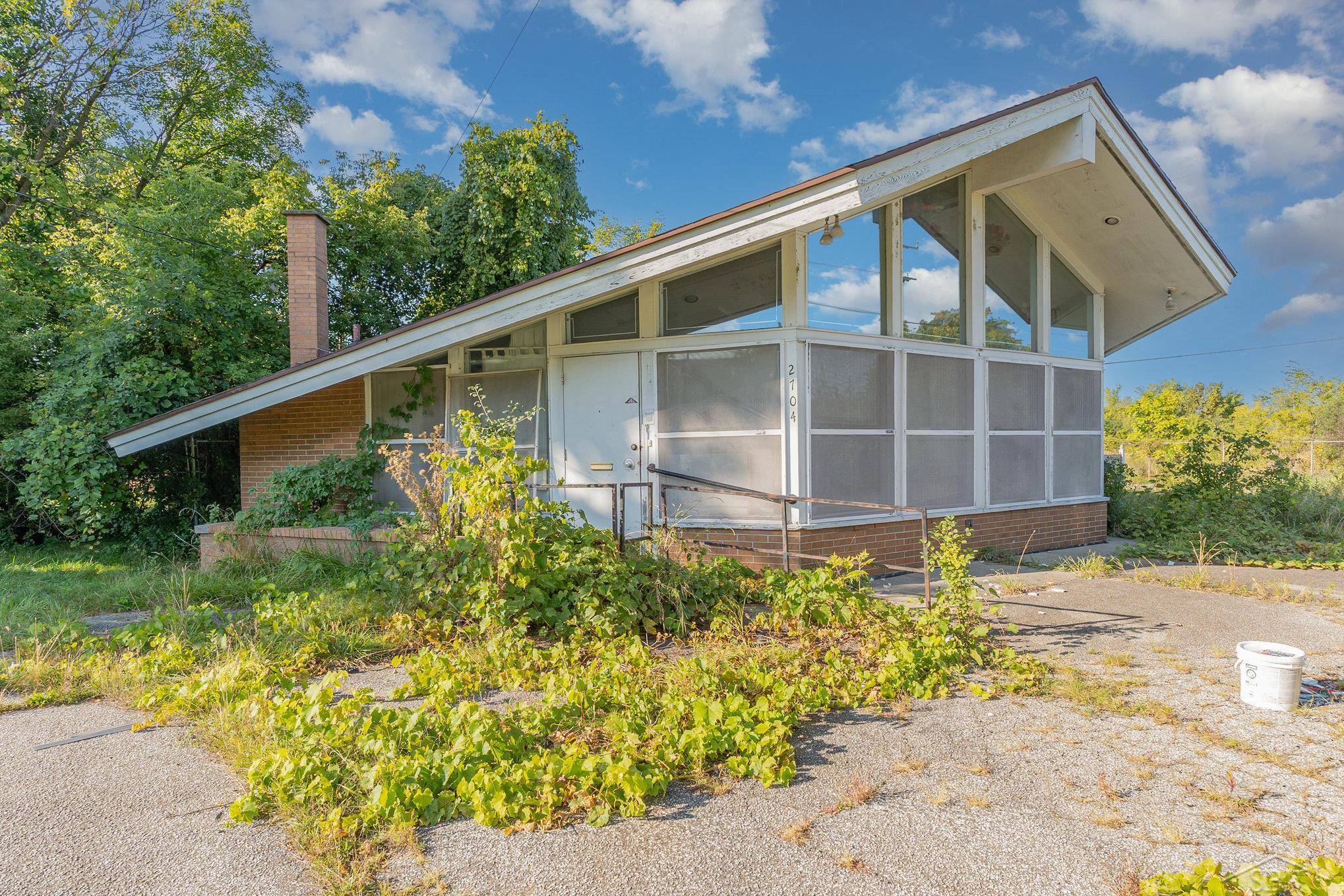 2704 Ruckle ST, Saginaw, MI 48601