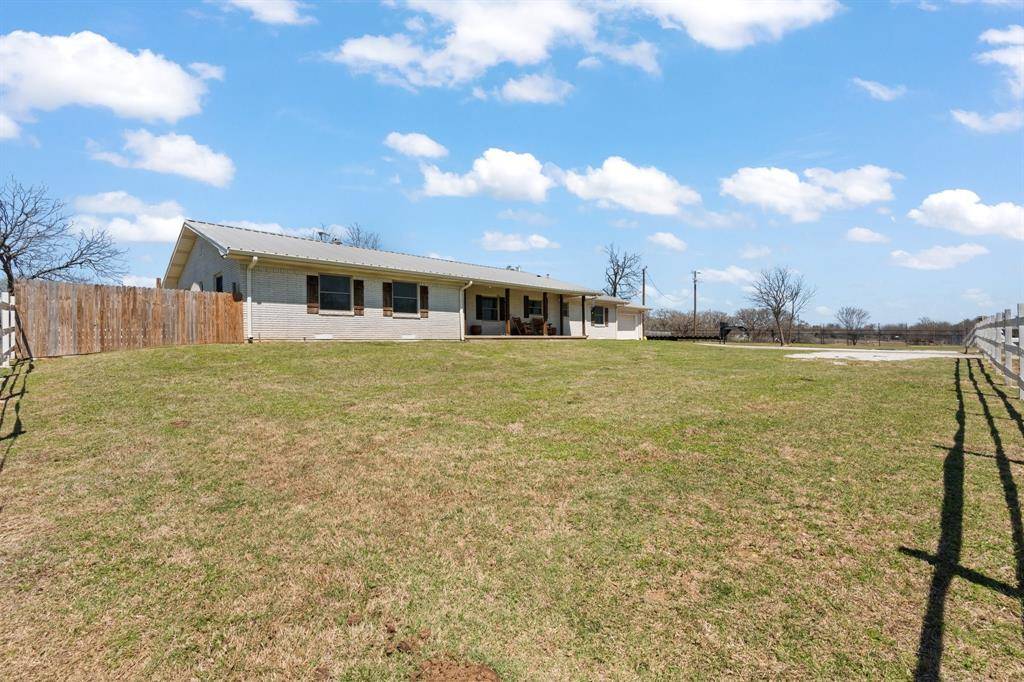 1641 E Henderson Street, Cleburne, TX 76031