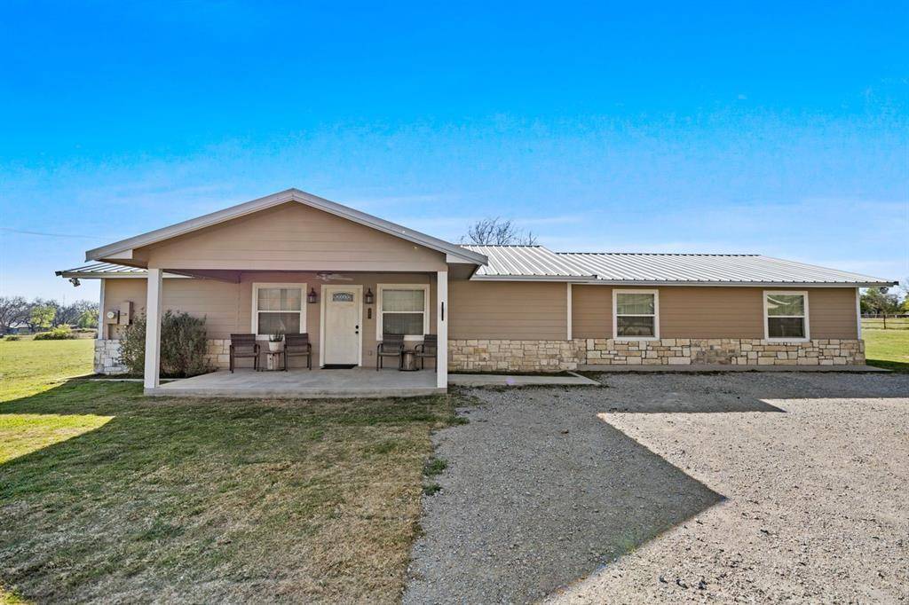 207 N Sand Street, Comanche, TX 76442