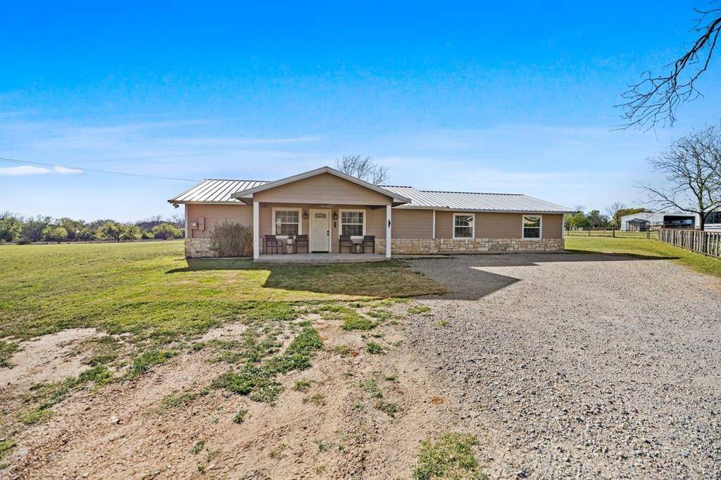 207 N Sand Street, Comanche, TX 76442