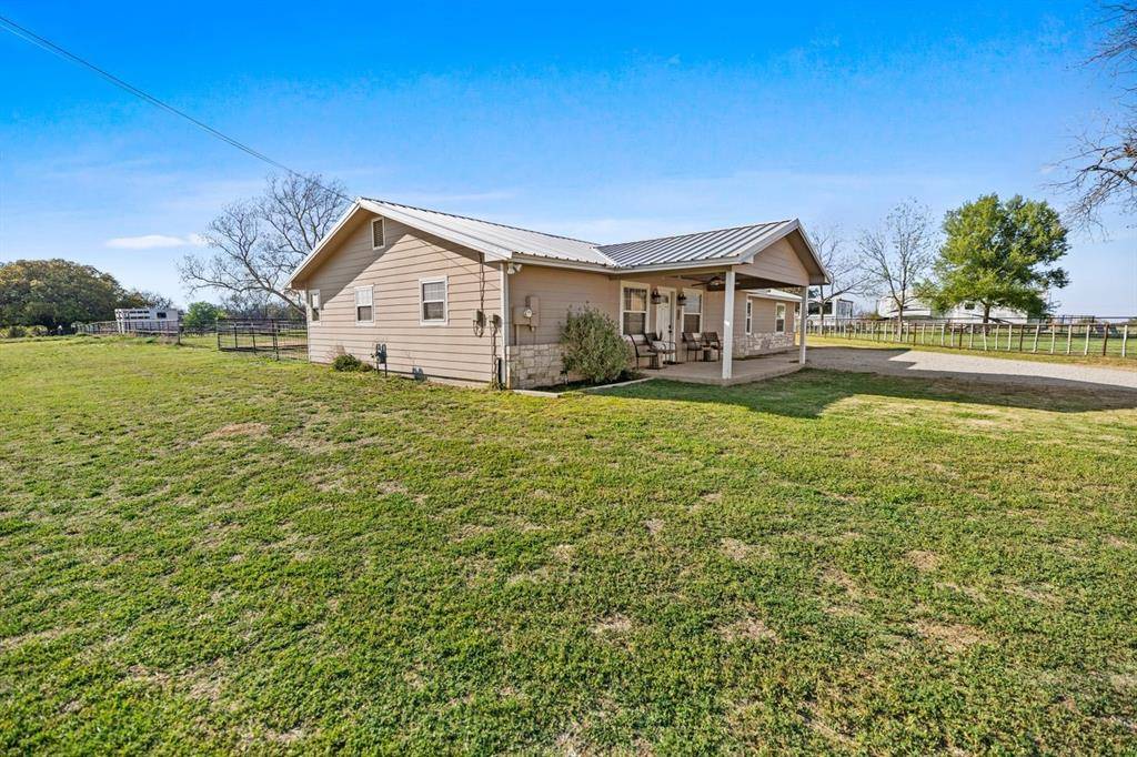 207 N Sand Street, Comanche, TX 76442